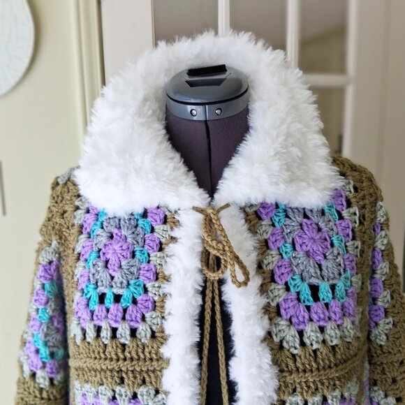 Granny Square Sweater with Fluffy Fur L/XL - Picture 3 of 10